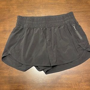 Lululemon tracker shorts 10